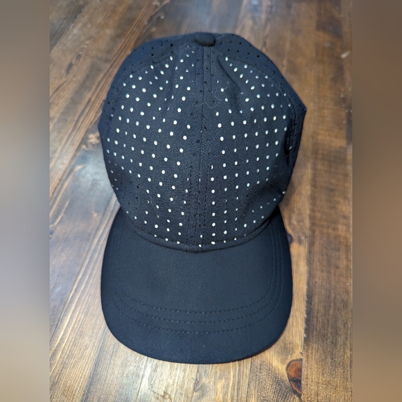Lululemon black reflective running hat - Picture 3 of 5